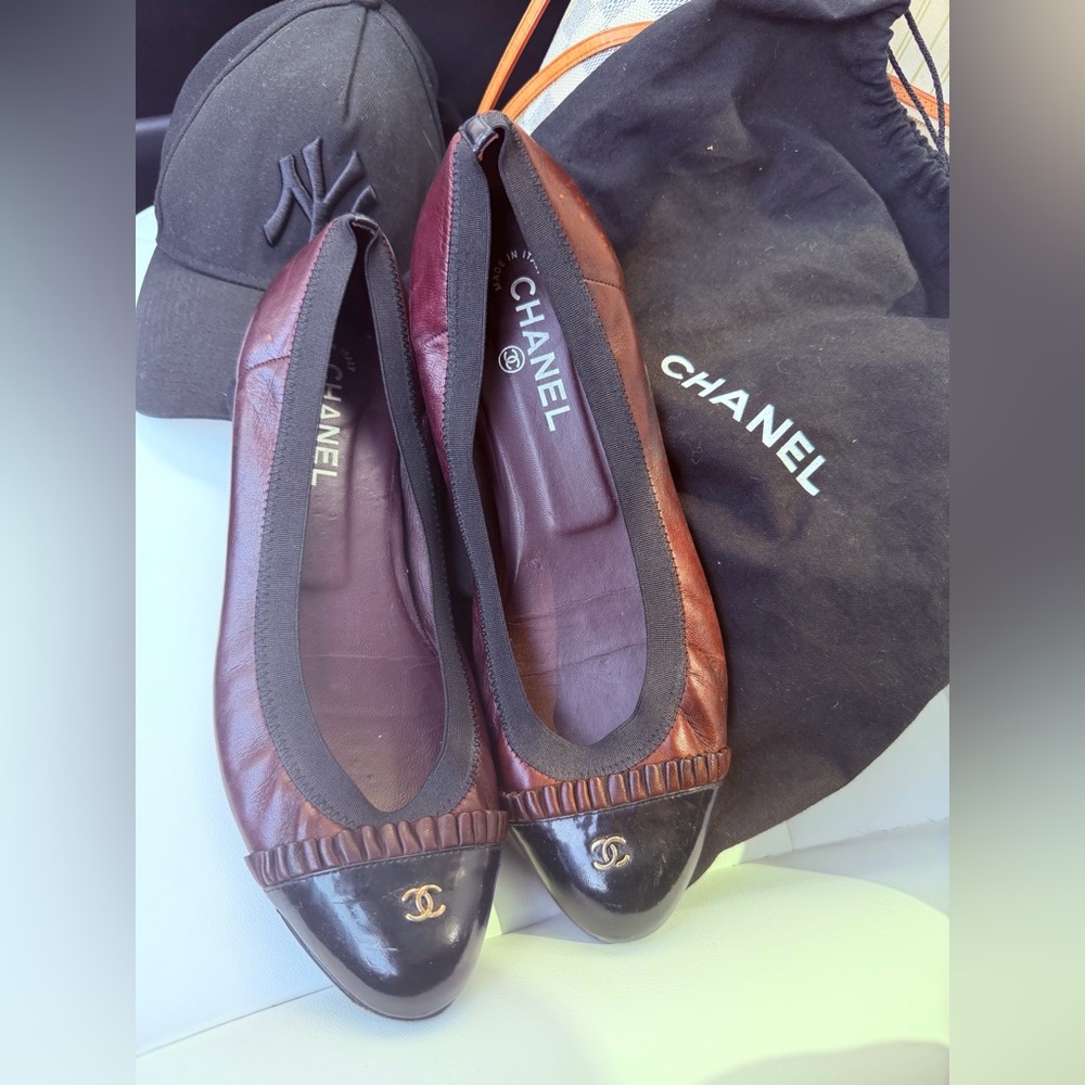 CHANEL Black/burgundy flats size 41